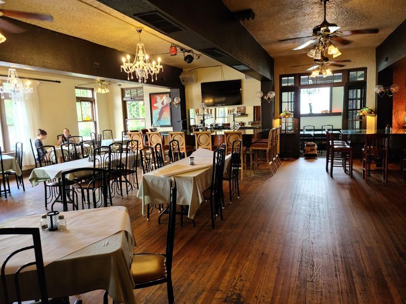 Live Music and Karaoke Nights That Surprise Everyone Live Music and Karaoke Nights That Surprise Everyone