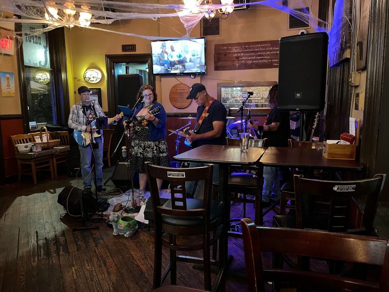 Live Music and Open Mic Nights That Keep the Energy High Live Music and Open Mic Nights That Keep the Energy High