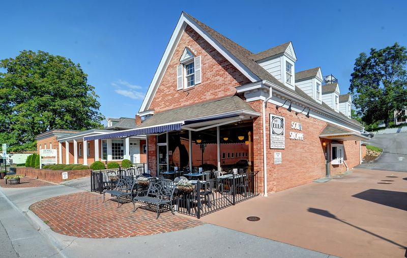 Local Dining Scene Serves Up Comfort, Creativity, and Southern Charm