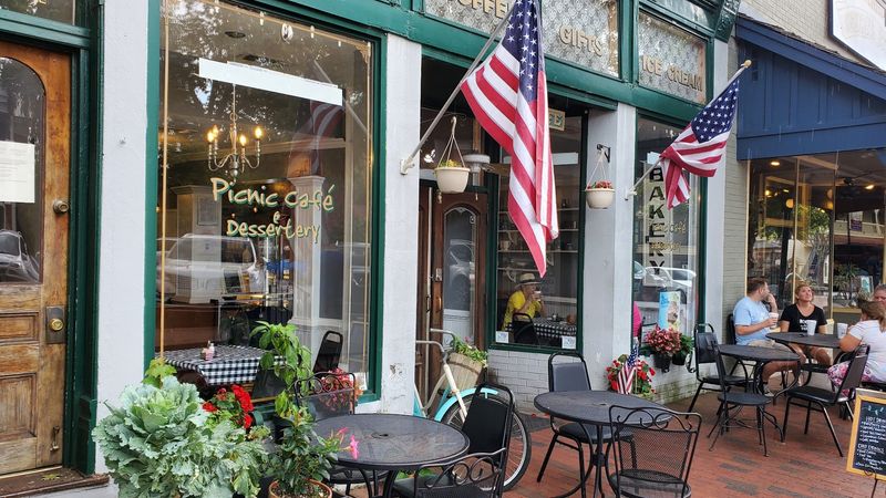 Local Dining and Southern Comfort Food