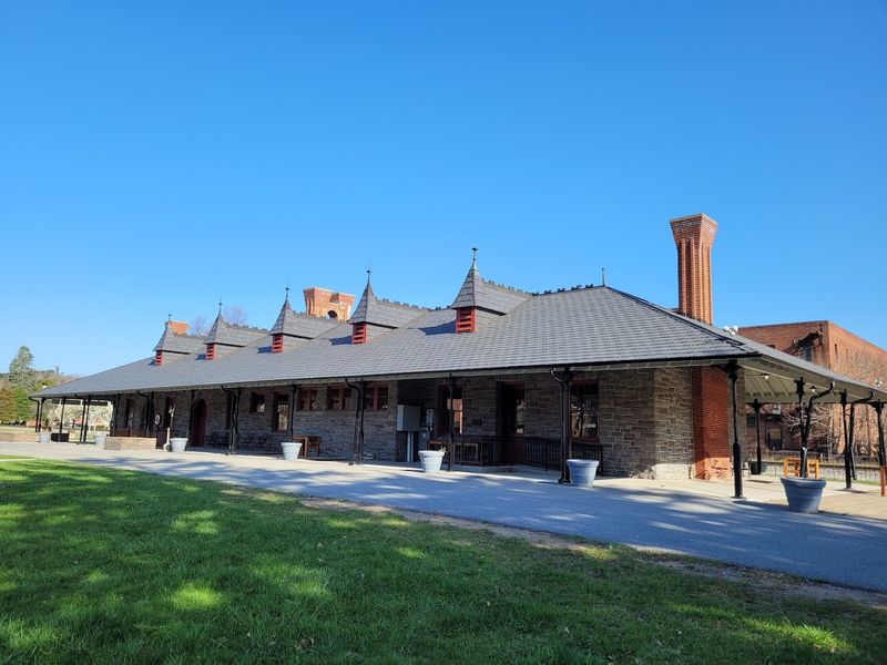 Local Dining on Jefferson Avenue