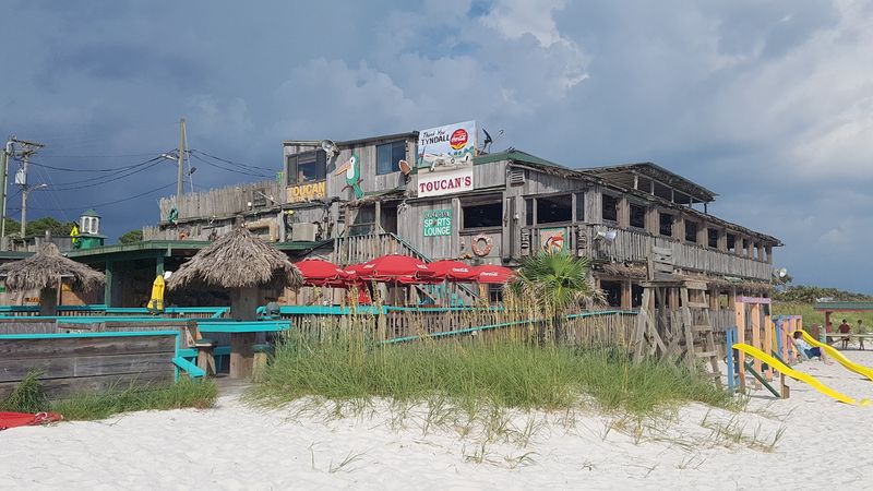 Local Restaurants Serving Gulf-Fresh Seafood Without the Tourist Markup Local Restaurants Serving Gulf-Fresh Seafood Without the Tourist Markup