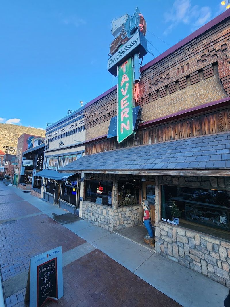 Located Right on Grand Avenue in the Heart of Glenwood Springs Located Right on Grand Avenue in the Heart of Glenwood Springs