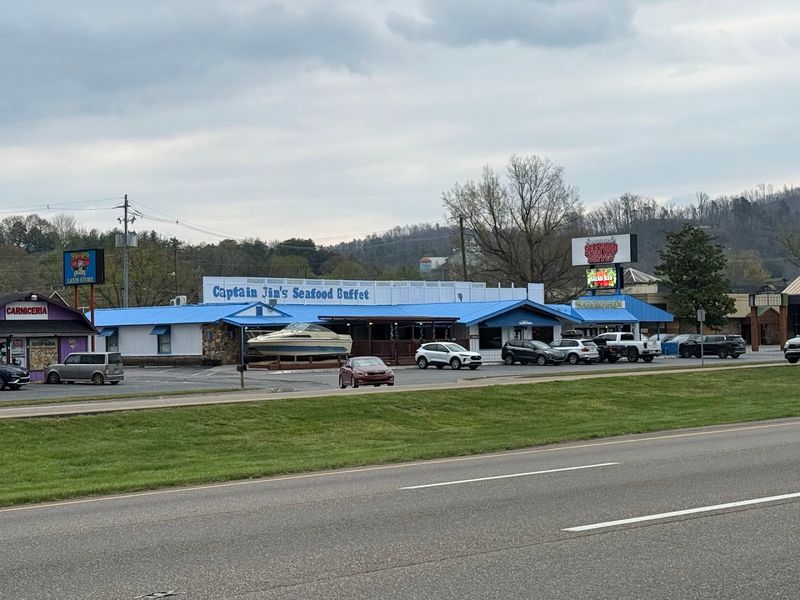 Location Right on the Pigeon Forge Parkway