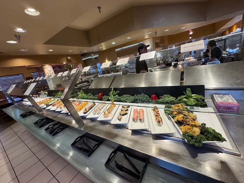 Lunch Hours That Offer Smart Value for Hungry Visitors