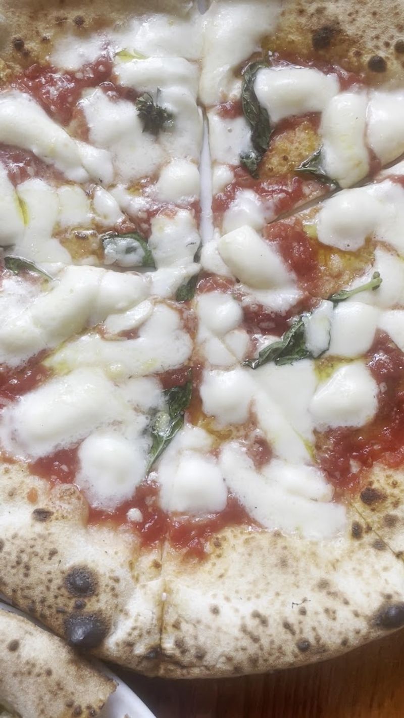Margherita Pizza: Classic Done Flawlessly