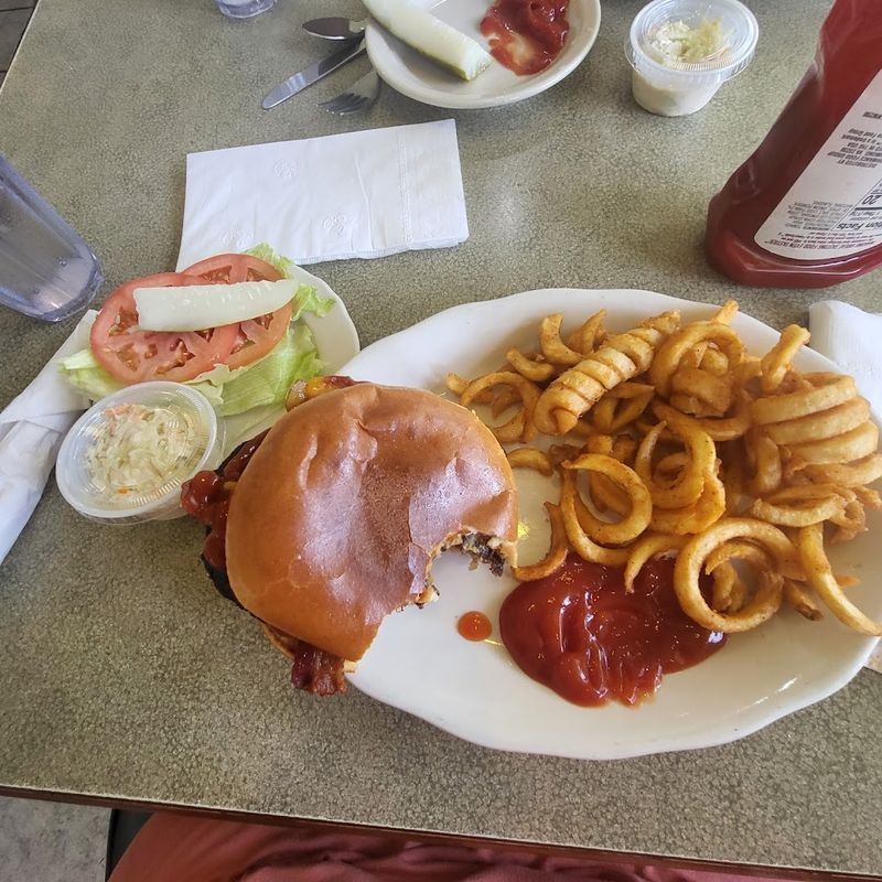 Massive Burgers That Genuinely Surprise First-Time Visitors