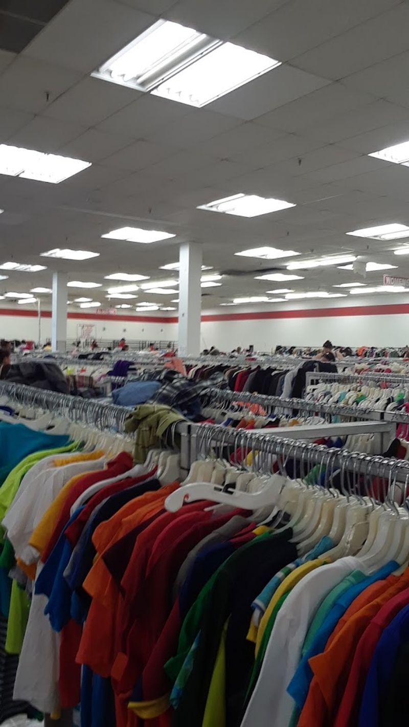 Massive Store Size With Thousands of Items to Explore