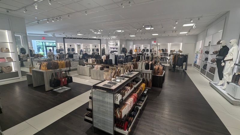 Michael Kors Outlet: Designer Handbags Without the Designer Price Tag