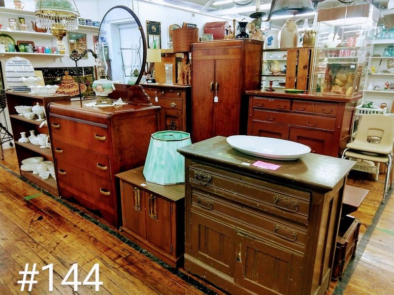 Mid-Century Modern Furniture and Decor Finds