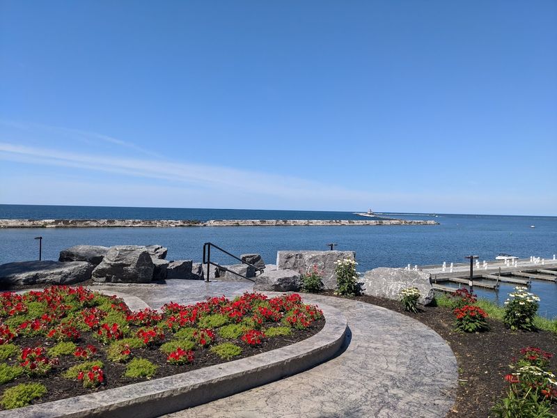 Mild Four-Season Living With Lakeside Charm
