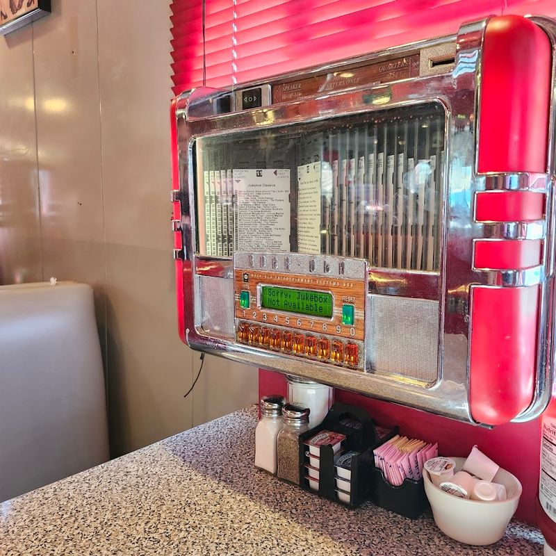 Mini Jukeboxes at Every Booth for a True Retro Touch
