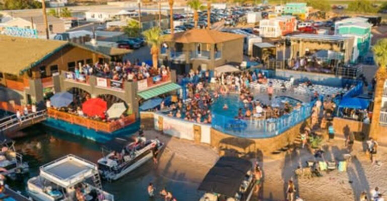 Most people have never heard of this incredible floating restaurant hidden away in Arizona