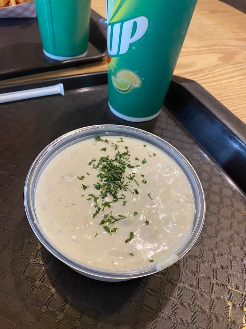 New England Clam Chowder That Steals the Show