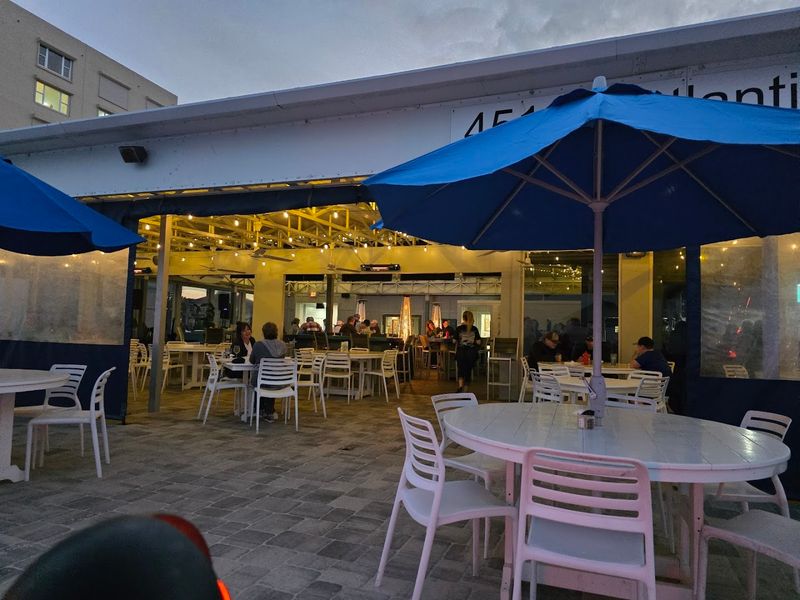 Nightly Live Music That Sets the Perfect Mood