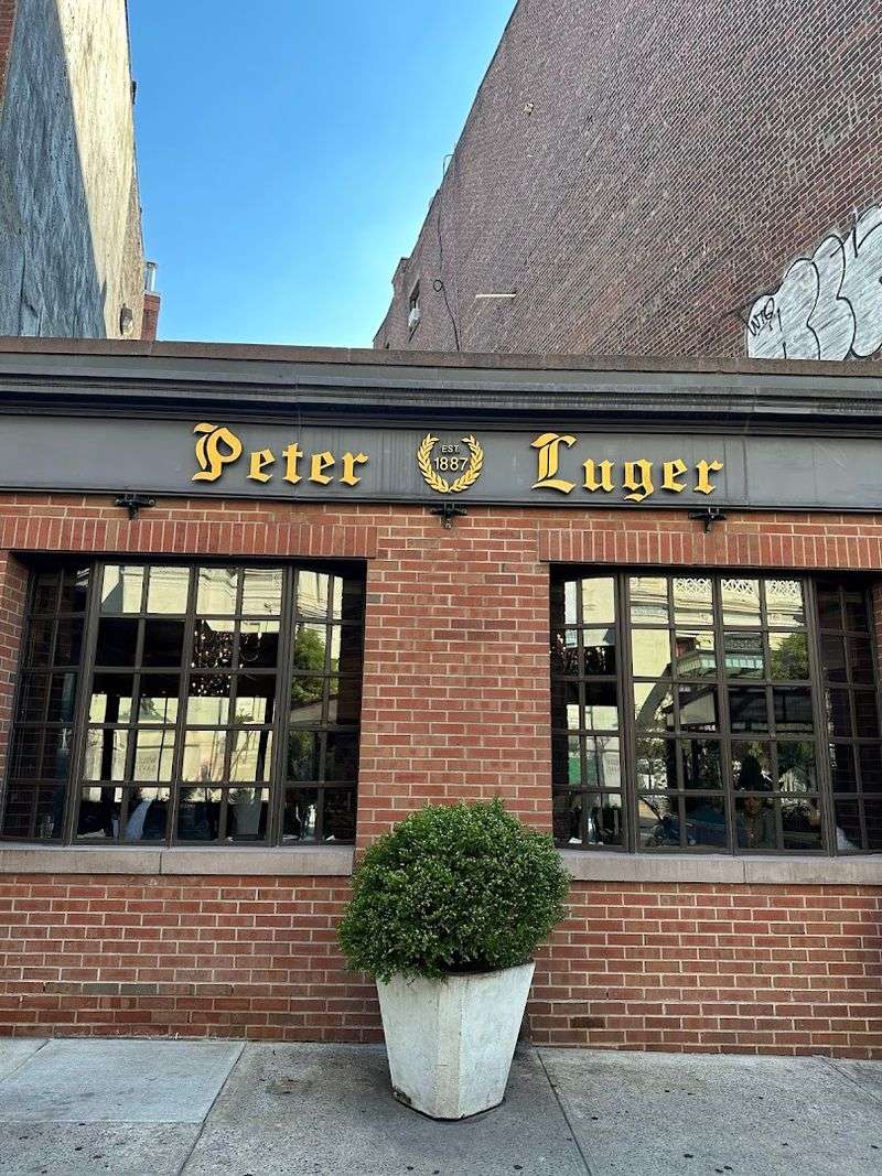 No-Nonsense Waitstaff With Old-School Charm