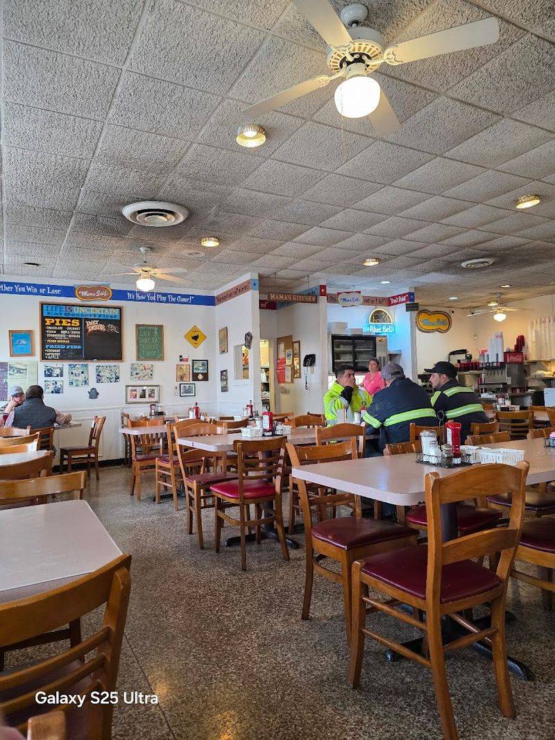 Nostalgic Diner Decor That Takes You Back in Time