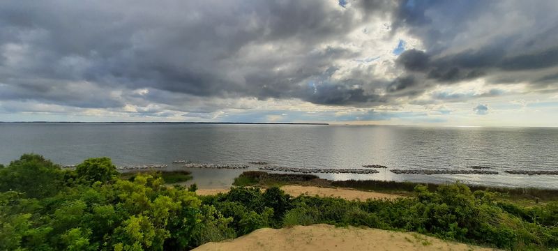 Ocean and Sound Visible From the Same Spot