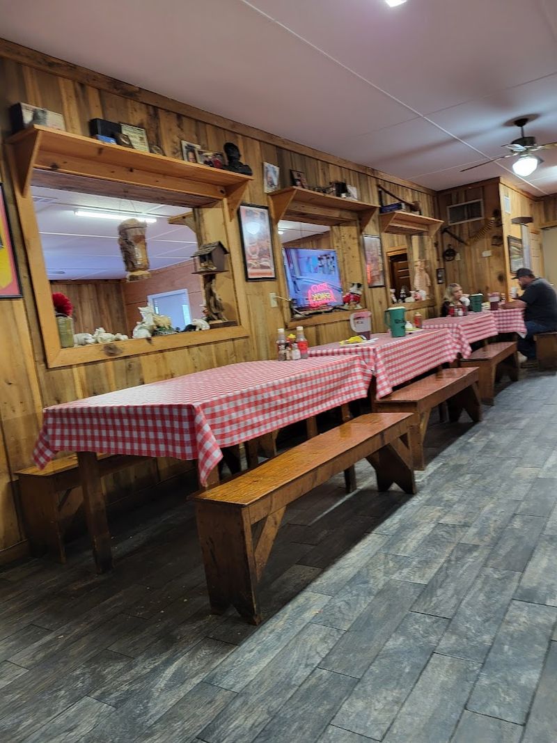 Old-School Southern Atmosphere You Can Actually Feel
