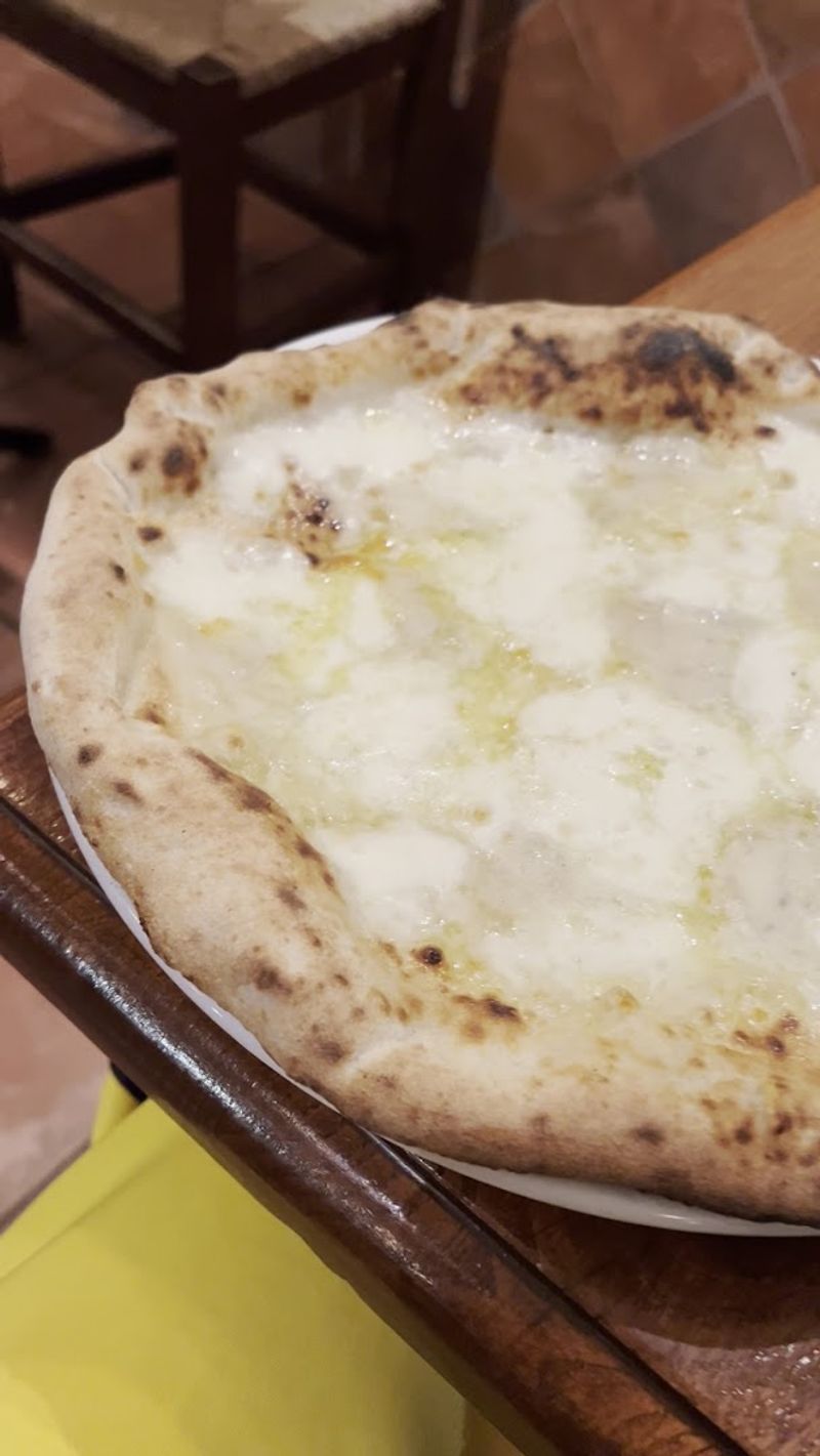 Olive Oil Pizzas: Simple Ingredients, Maximum Impact