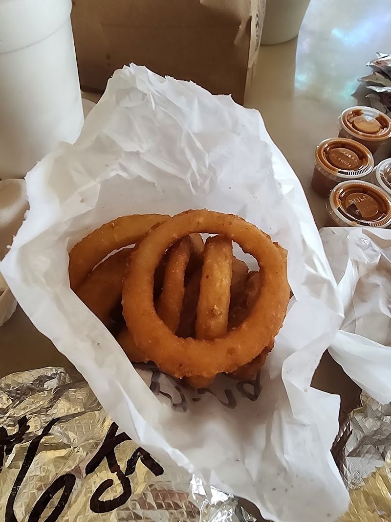Onion Rings Crispy Enough to Steal the Spotlight Onion Rings Crispy Enough to Steal the Spotlight