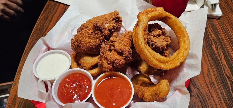 Onion Rings So Good They Steal the Spotlight from Everything Else Onion Rings So Good They Steal the Spotlight from Everything Else