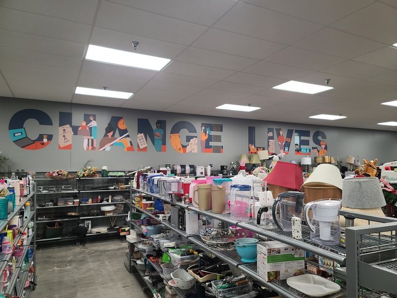 Online Auctions with In-Store Pickup Right Next Door