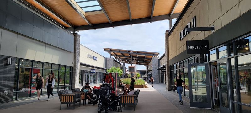 Open-Air Layout That Makes Shopping Feel Like a Stroll