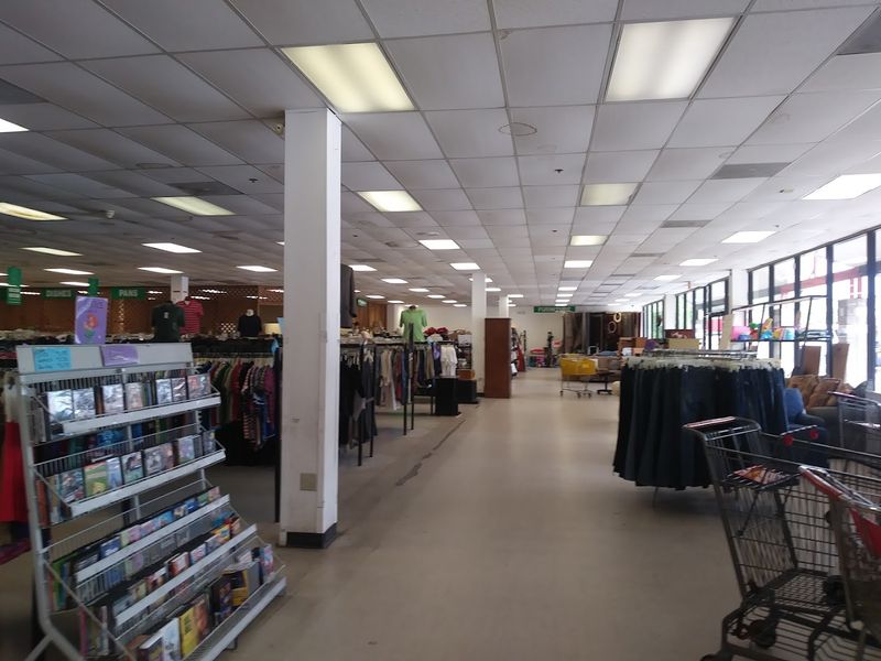 Open Changing Rooms That Make Shopping Easier Open Changing Rooms That Make Shopping Easier