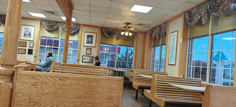 Operating Hours That Work for Lunch and Dinner Crowds Operating Hours That Work for Lunch and Dinner Crowds