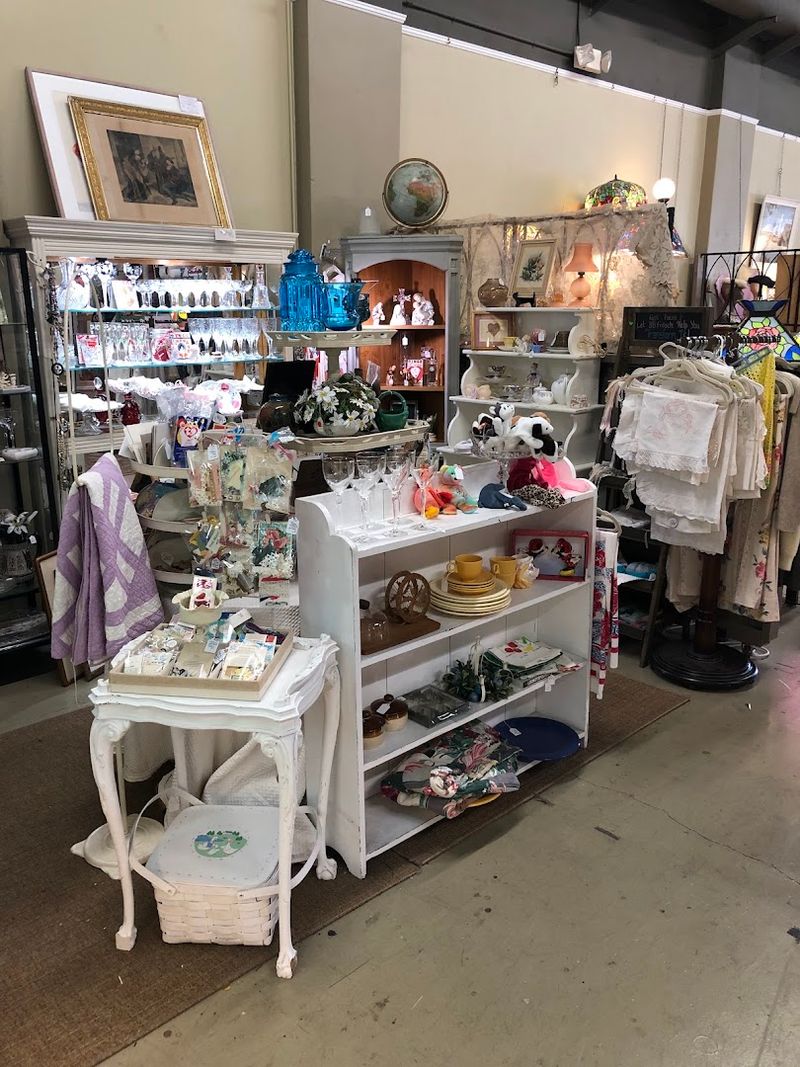 Organized Booths Make Browsing a Breeze