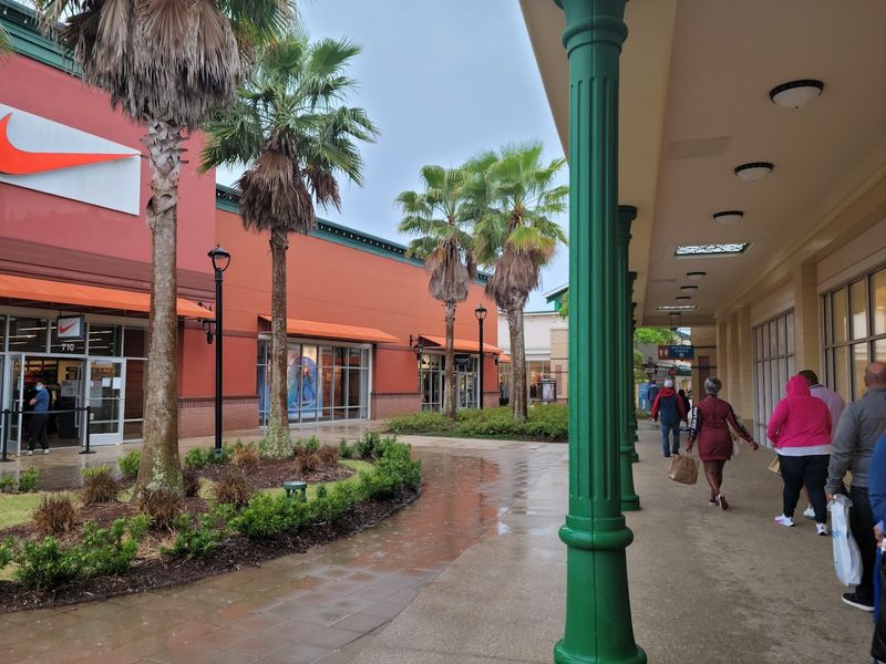 Outdoor Layout That Makes Shopping Feel Like a Stroll in the Park