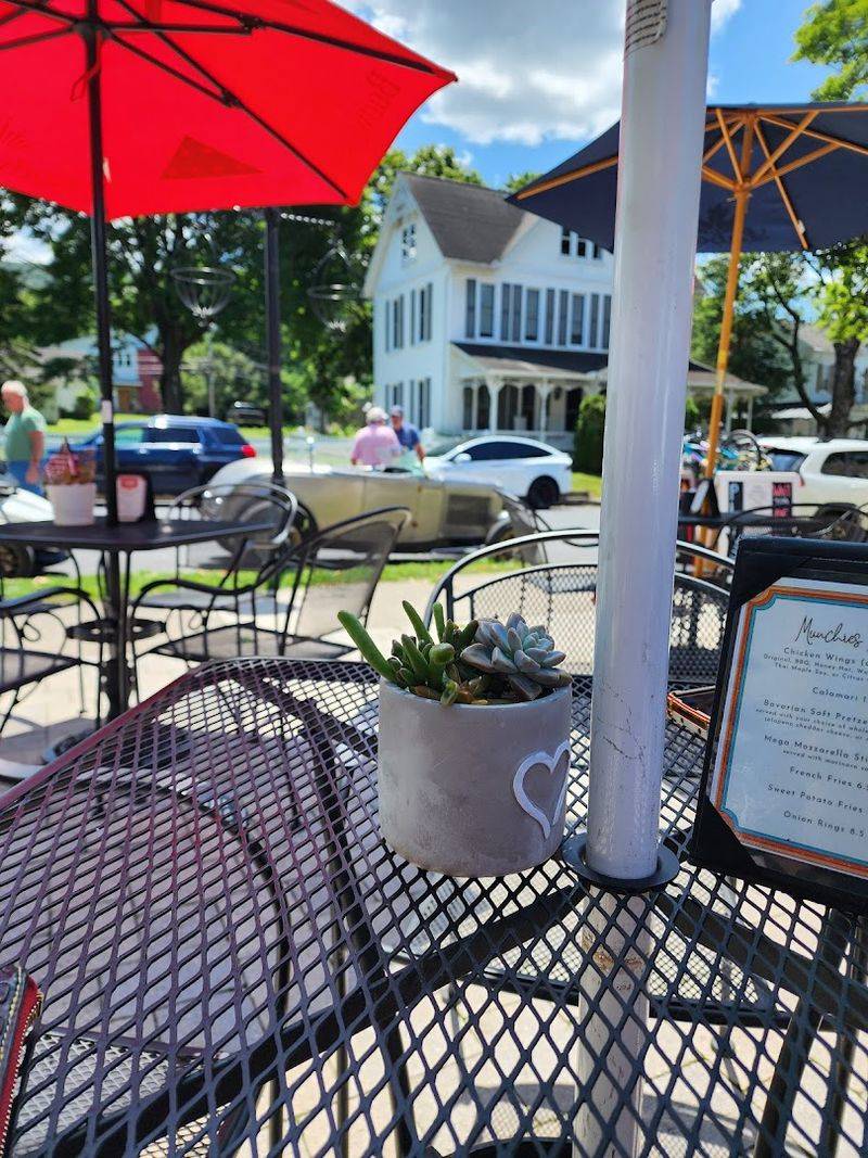 Outdoor Patio Dining With Old-World Charm Outdoor Patio Dining With Old-World Charm