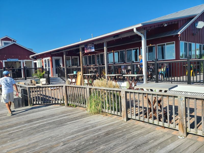 Outdoor Patio Dining With Unbeatable Bay Atmosphere