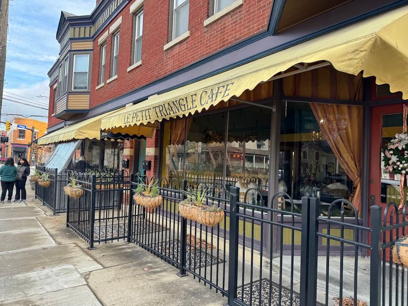 Outdoor Patio Dining in Ohio City