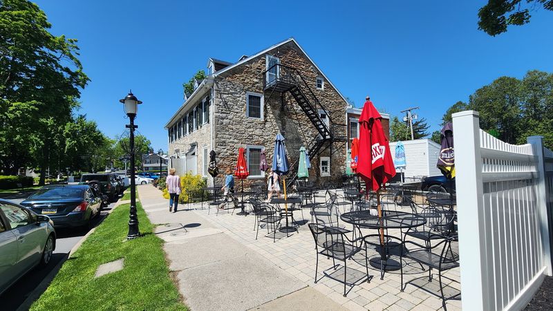 Outdoor Patio Seating for Warm-Weather Visits Outdoor Patio Seating for Warm-Weather Visits
