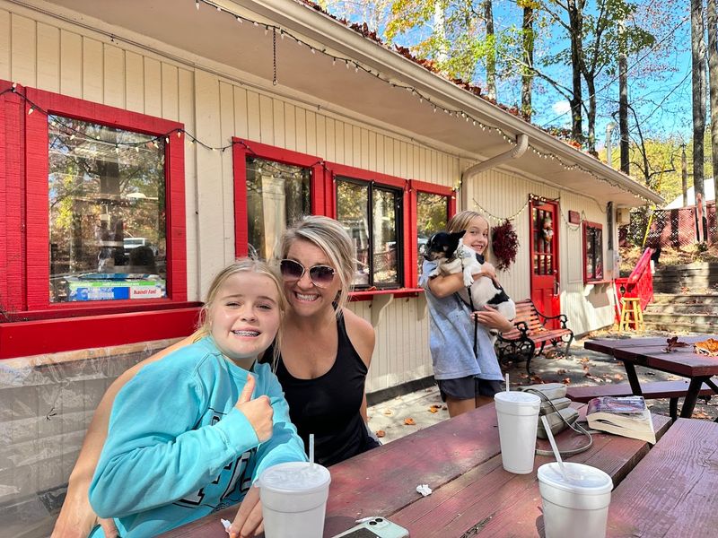 Outdoor Seating for Pet Owners Who Bring Their Pups Along