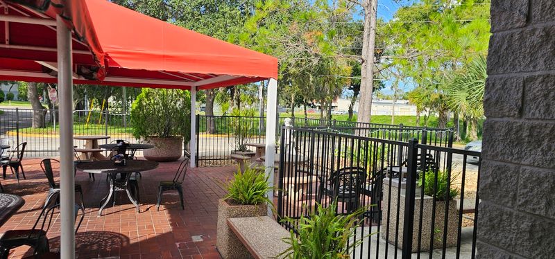Outdoor Seating for Those Who Love Eating Al Fresco