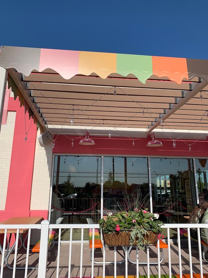 Outdoor Seating for a Classic Summer Vibe