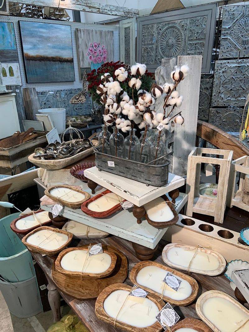 Outdoor Vendor Areas for Even More Browsing Outdoor Vendor Areas for Even More Browsing