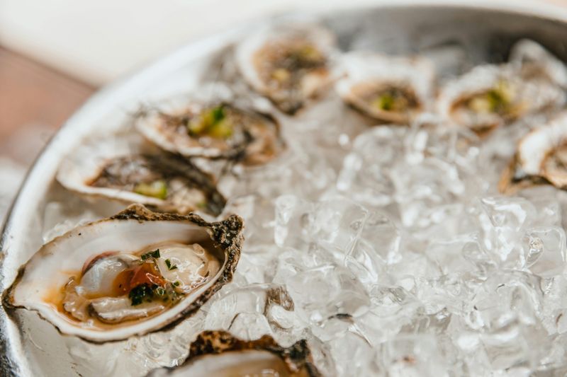 Oyster plate