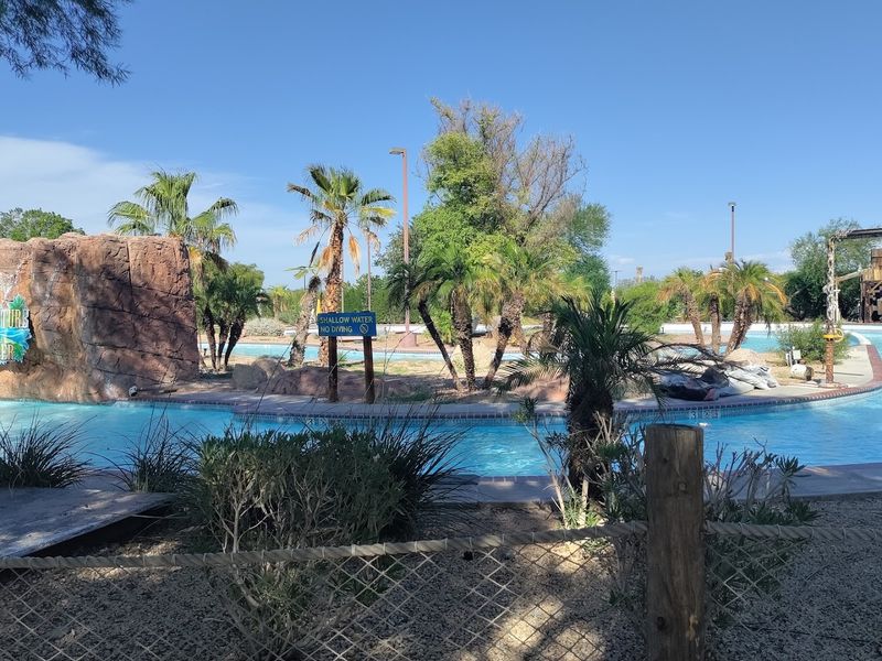 Paradise Island, the Park's Hidden Relaxation Spot Paradise Island, the Park's Hidden Relaxation Spot