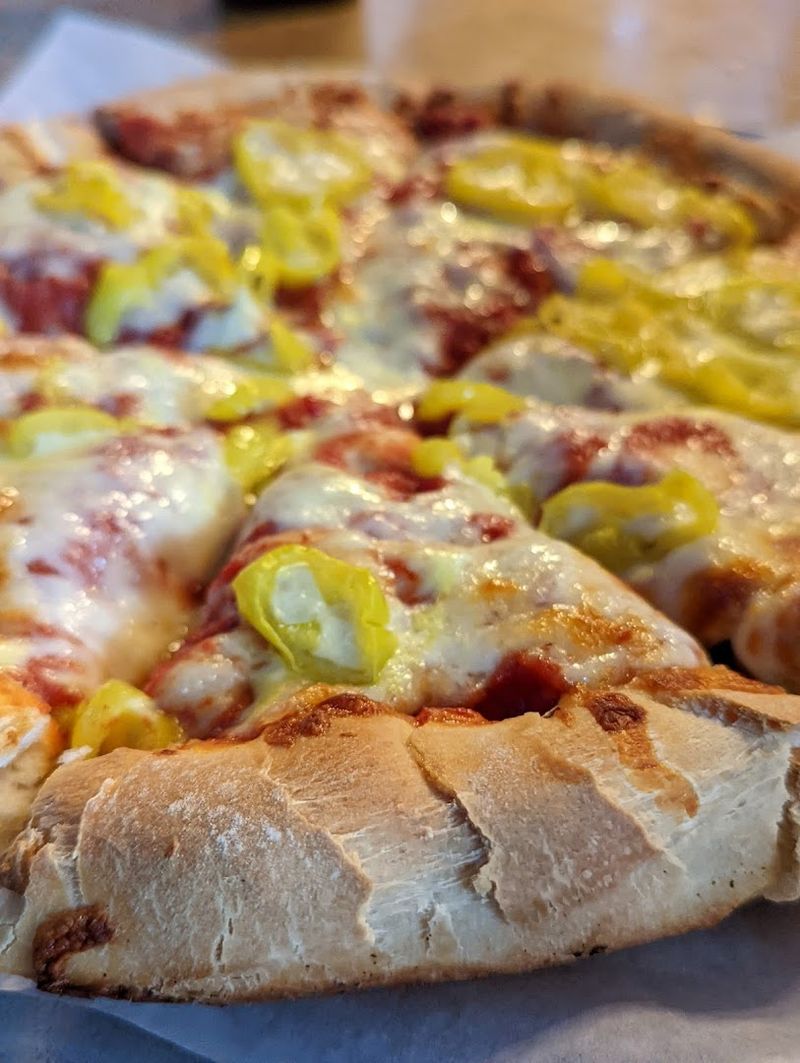 Pepperoni and Banana Pepper Pizza: A Surprisingly Perfect Combo Pepperoni and Banana Pepper Pizza: A Surprisingly Perfect Combo