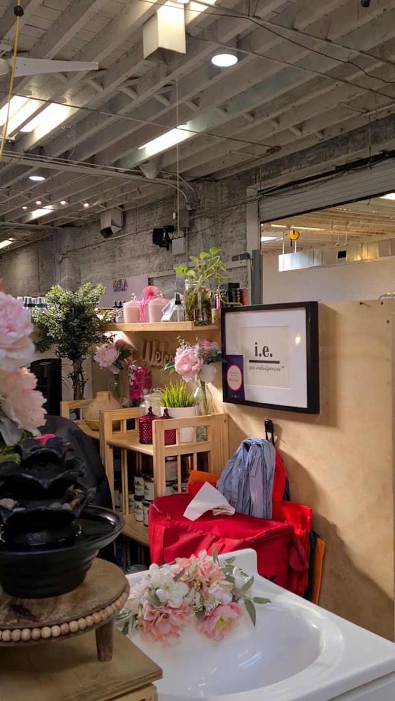 Perfumes and Beauty Products Made by Real People Perfumes and Beauty Products Made by Real People