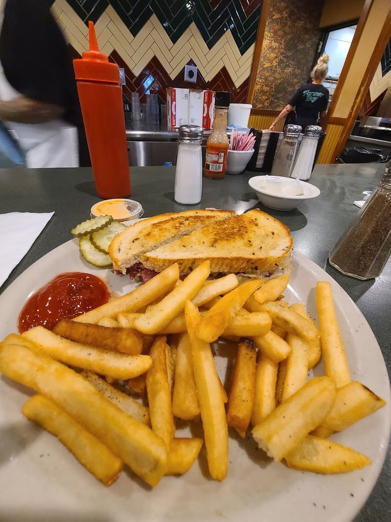 Philly Cheesesteak That Earns Top Marks From First-Time Visitors