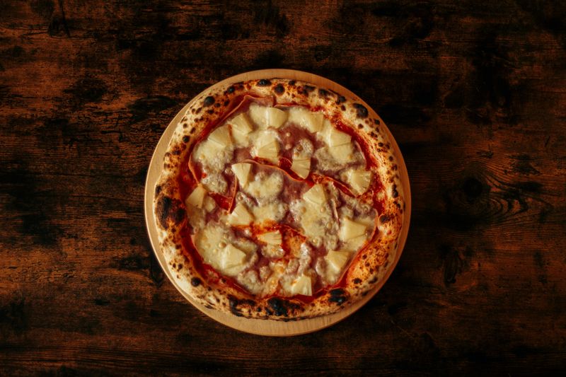 Pineapple pizza