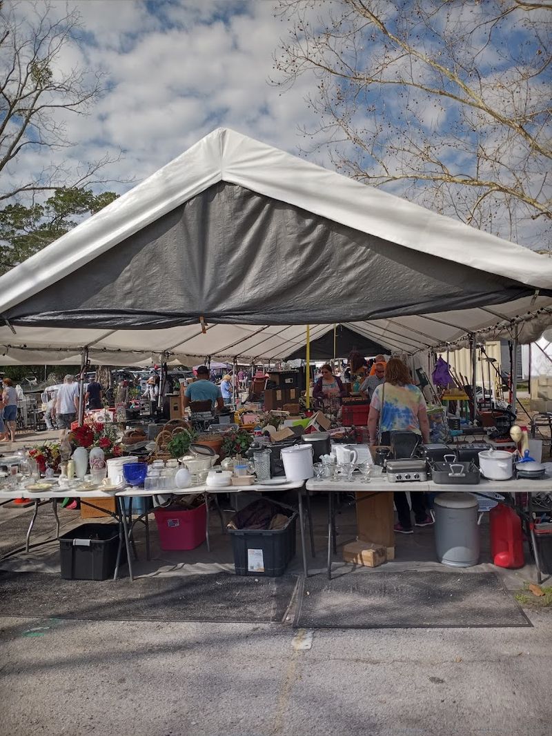 Plenty of Parking for Cars, Trucks, and Even RVs