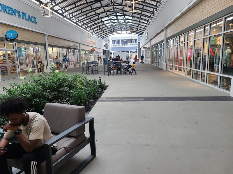 Plenty of Seating Areas for Rest and Relaxation Plenty of Seating Areas for Rest and Relaxation