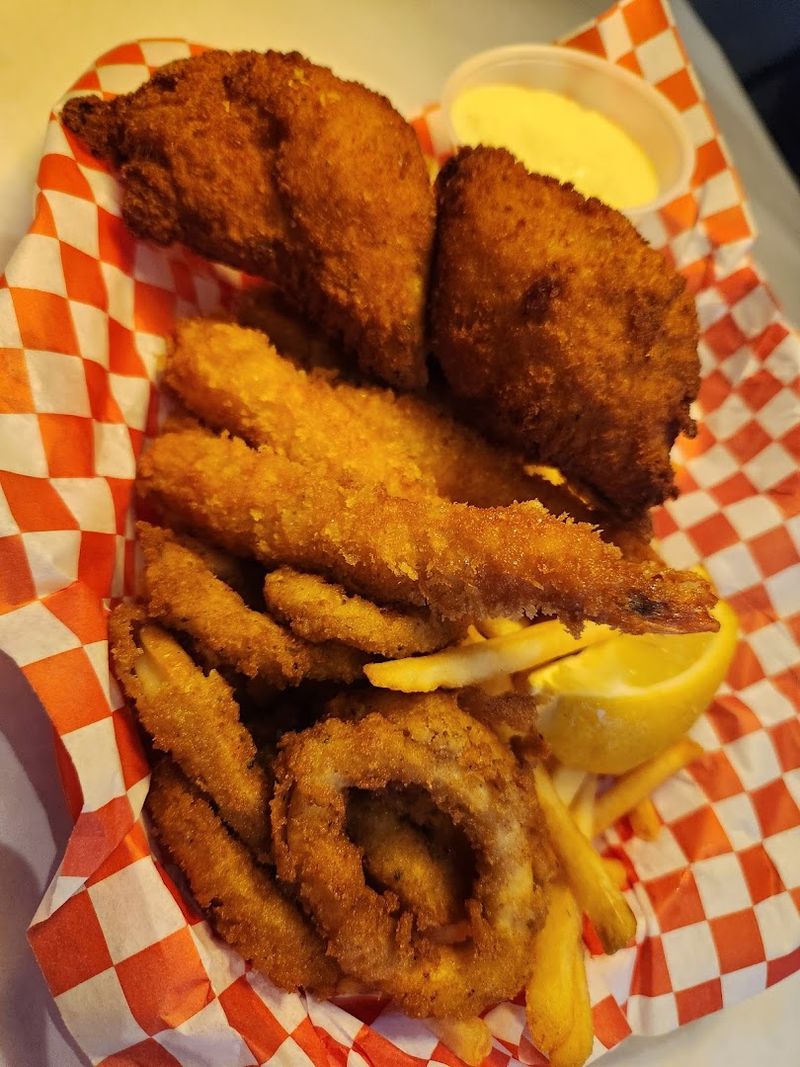Po' Boys and Combo Baskets for Classic Cravings