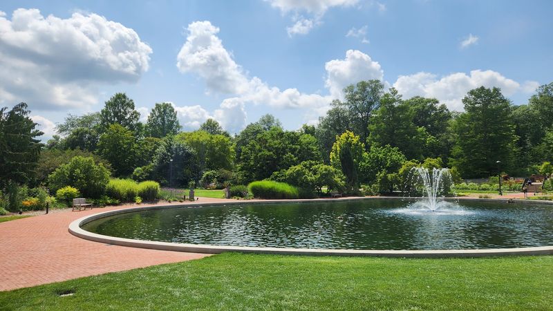 Ponds, Fountains, and Scenic Vistas Ponds, Fountains, and Scenic Vistas